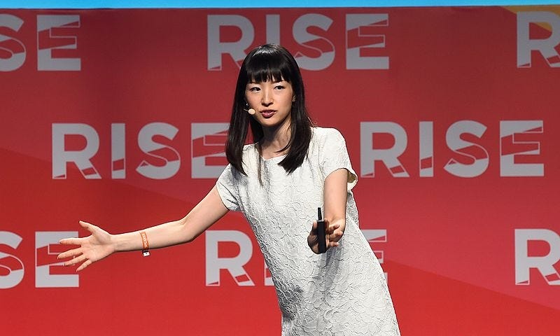 Marie Kondo speaking about getting organized. Rise — Commons Wikimedia