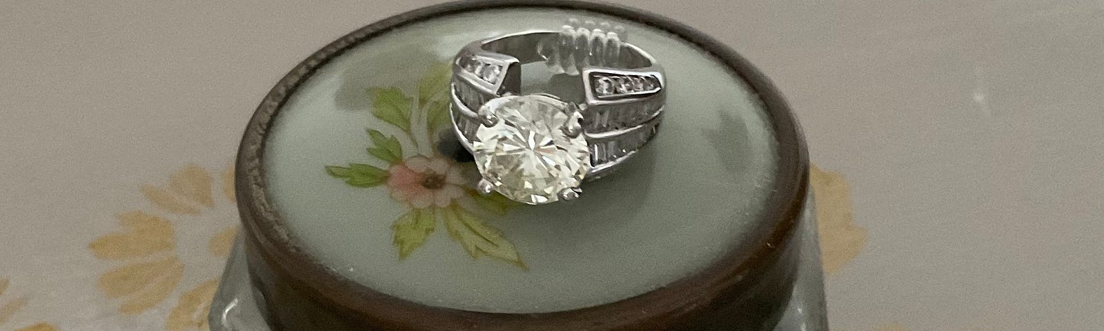 Picture of an old diamond ring.