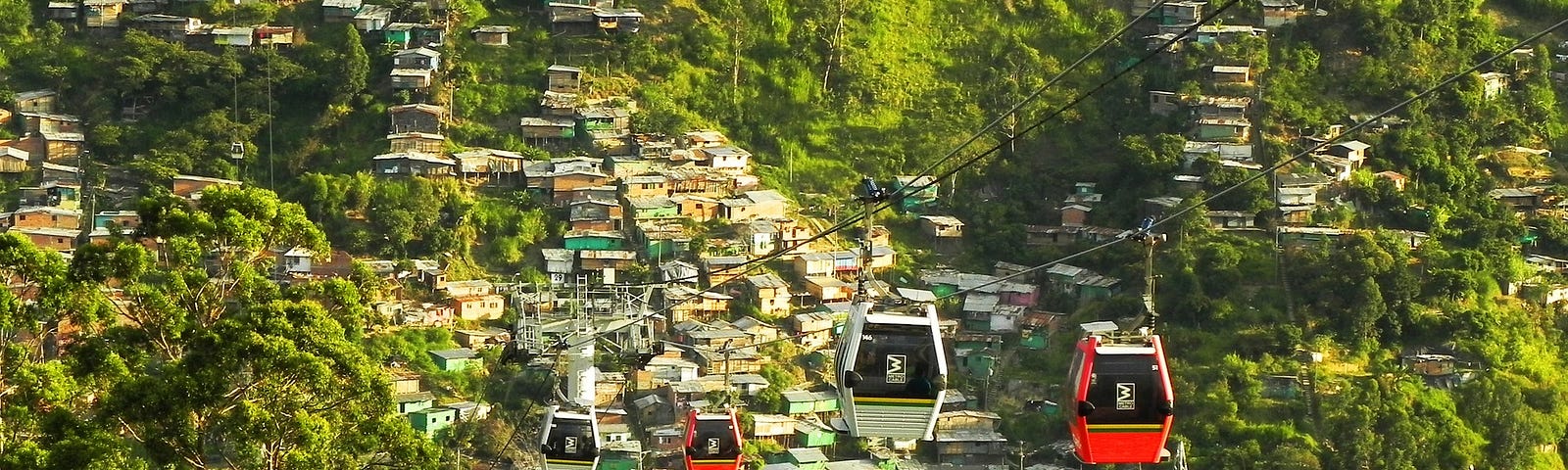 Cable cars above the suburbs of Medellín (Image: Image by Q K/Pixabay)