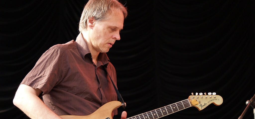 Tom Verlaine playing guitar