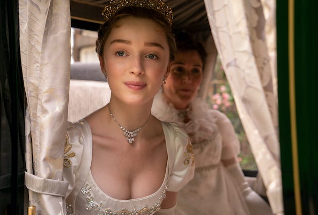 Phoebe Dynevor as Daphne and Ruth Gemmell as Lady Violet in the show Bridgerton