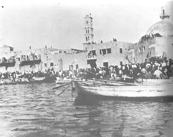 Yafa’s Palestinians pushed to the harbor, where fishing boats to Gaza were their only refuge, 1948 (Scan from Walid Khalidi, Before Their Diaspora, IPS, used by permission).