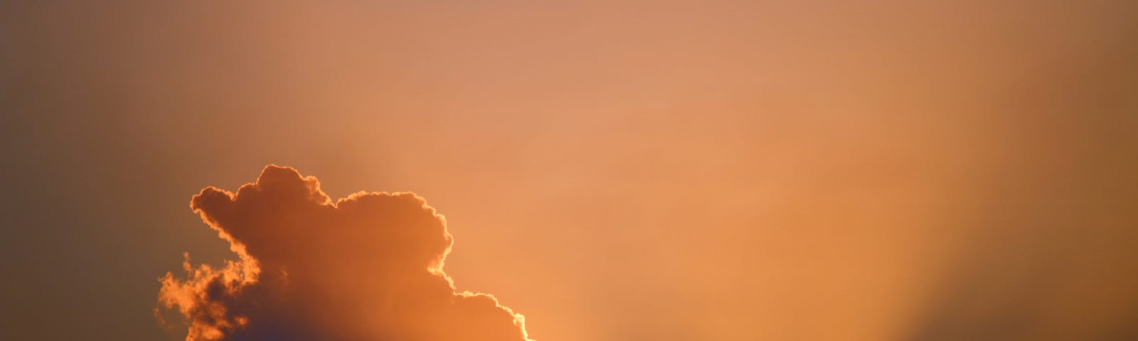 The image shows a beautiful sunset with the sun’s rays peeking through dark clouds, casting a warm, golden glow across the sky. This type of imagery symbolizes hope and serenity emerging from darkness and turmoil. It visually represents the idea of maintaining inner peace and finding light even in challenging times.