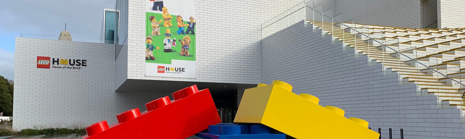 View of the outside of The LEGO House, white brick walls and three oversized LEGO bricks