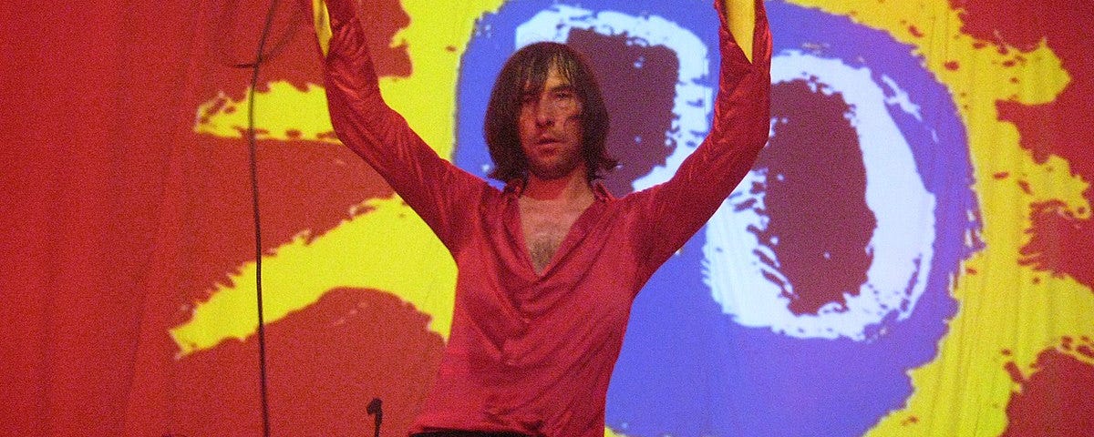 Bobby Gillespie and Screamadelica artwork Bobo Boom, CC BY 2.0 <https://creativecommons.org/licenses/by/2.0>, via Wikimedia Commons