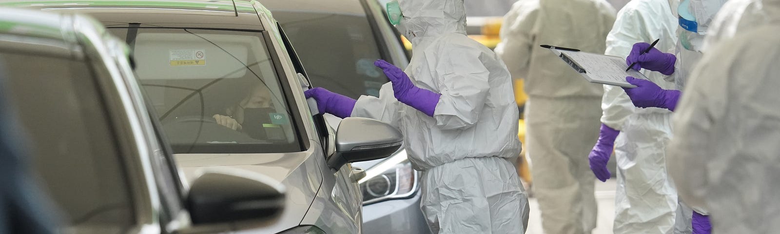 Medical staff conducting COVID-19 tests for drivers in their vehicles at a clinic in Gwangju, near Seoul, South Korea, March 2, 2020. Photo by Yonhap News Agency via Latin America News Agency/Reuters