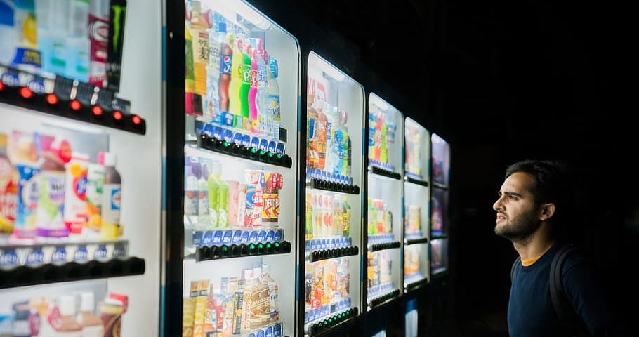 Vending machine, automated choice and delivery.
