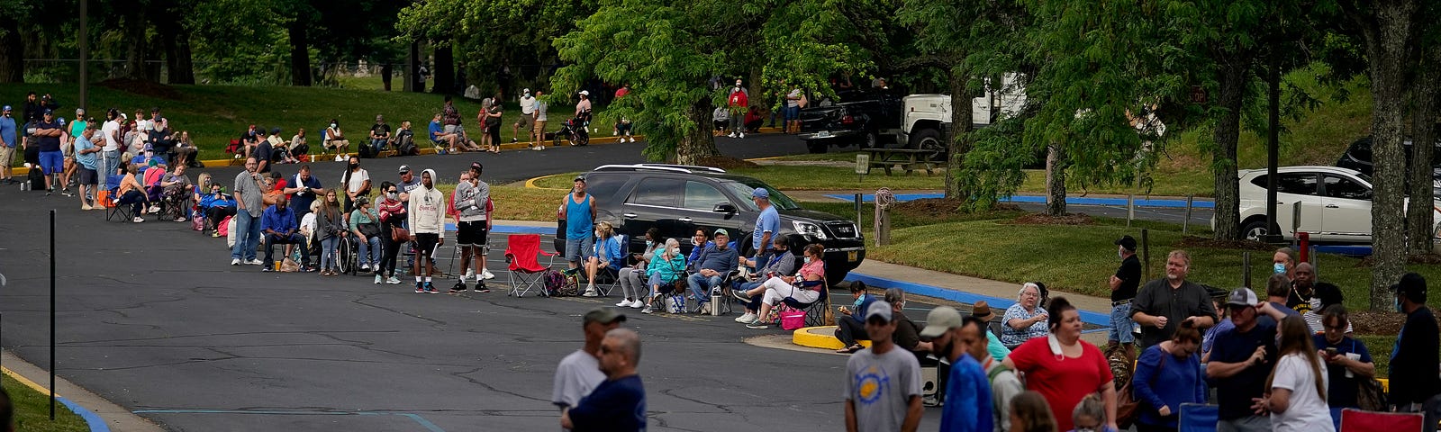 People line up for assistance with unemployment claims in Frankfort, Kentucky, June 18, 2020. Photo by Bryan Woolston/Reuters