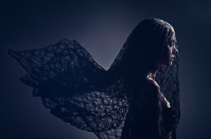 Black lace veil