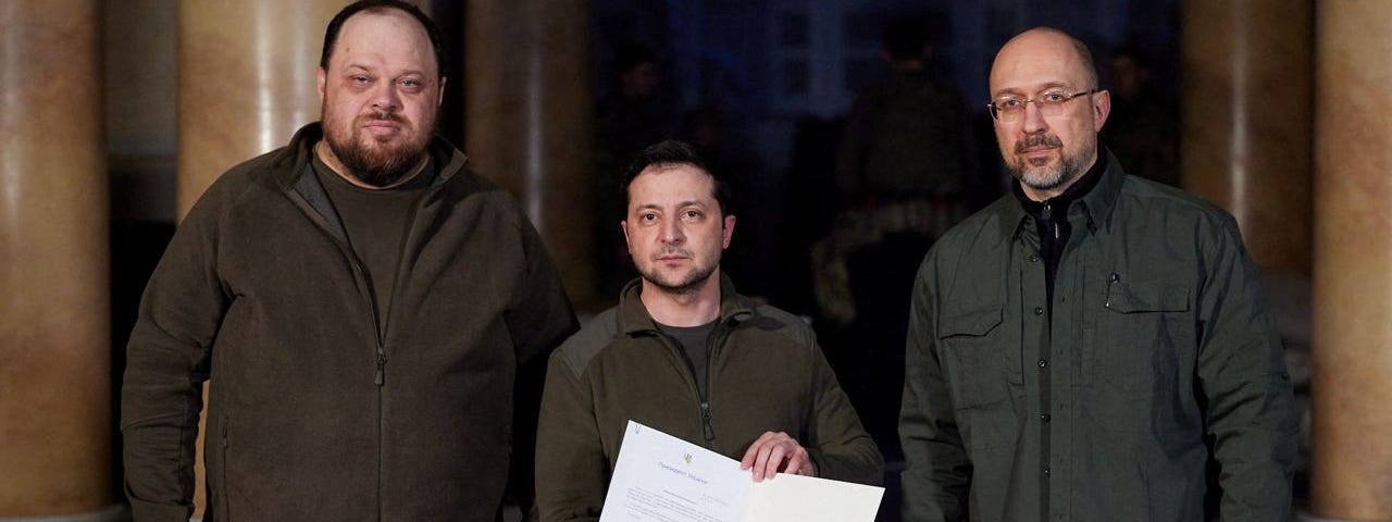 Image of Ukrainian president Volodymyr Zelensky, together with Prime Minister, Denys Shmyhal, and Parliament Speaker, Ruslan Stefanchuk, with Zelensky holding the signed application for EU’s candidate status to Ukraine.