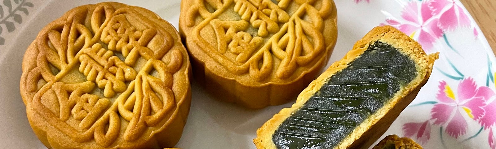 Mooncake with adzuki bean paste