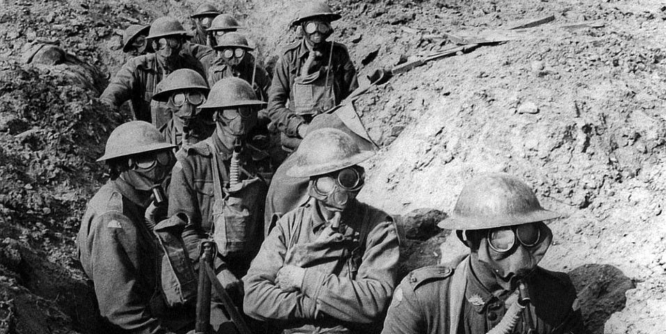 Black and white picture of soldiers in the trenches