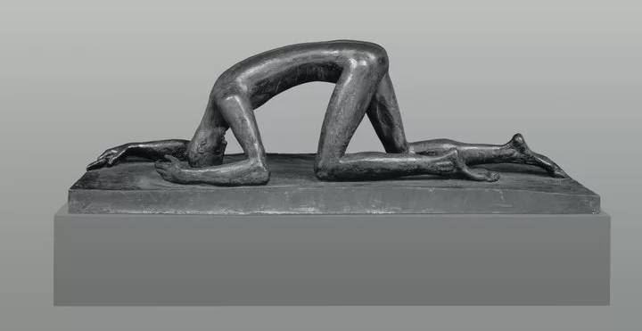 A metallic gray sculpture of a man with exaggeratedly long limbs crawling with his head on the ground.