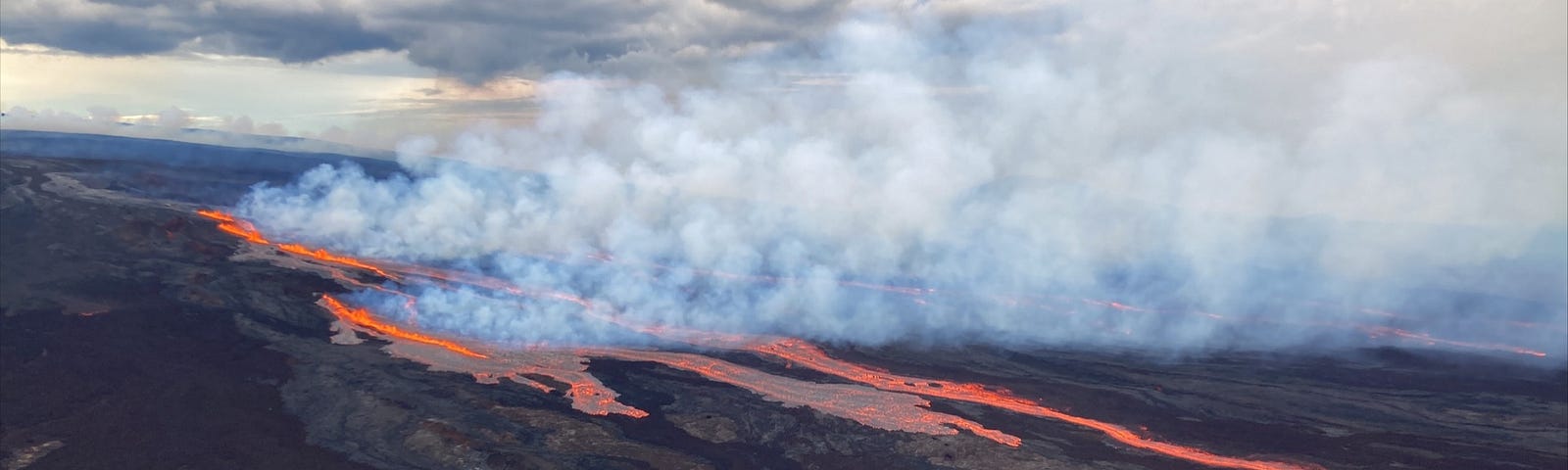 Mauna Loa Erupting on November 28, 2022
