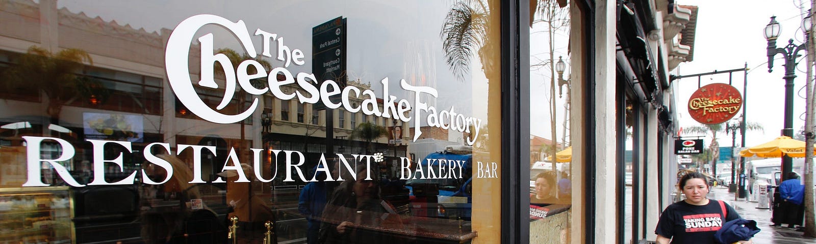 The exterior of a Cheesecake Factory.