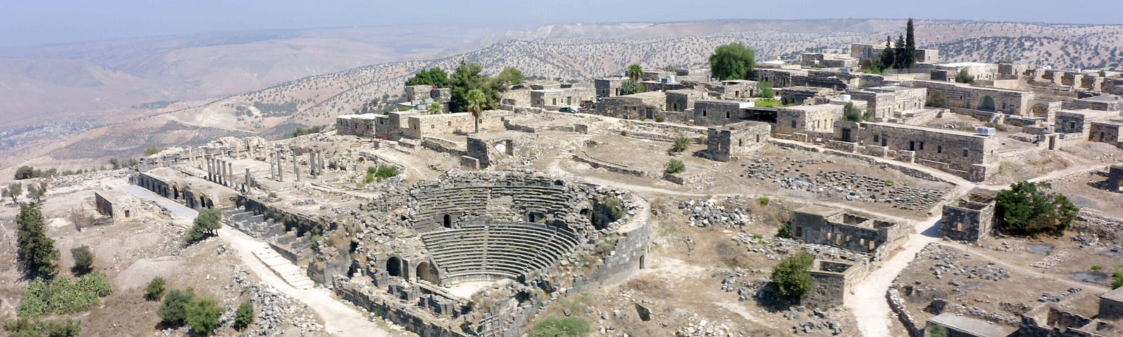 A bird’s eye view of Umm Qais, showing Roman buildings and ruins.