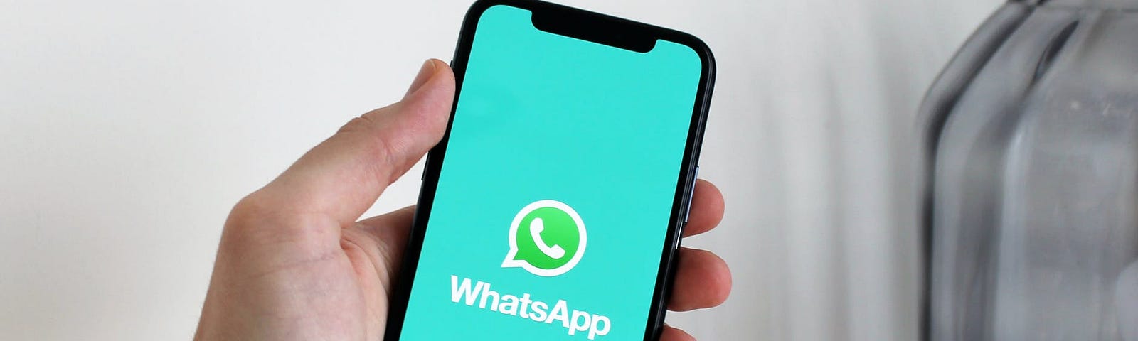 WhatsApp privacy policy update. WhatsApp vs Signal.
