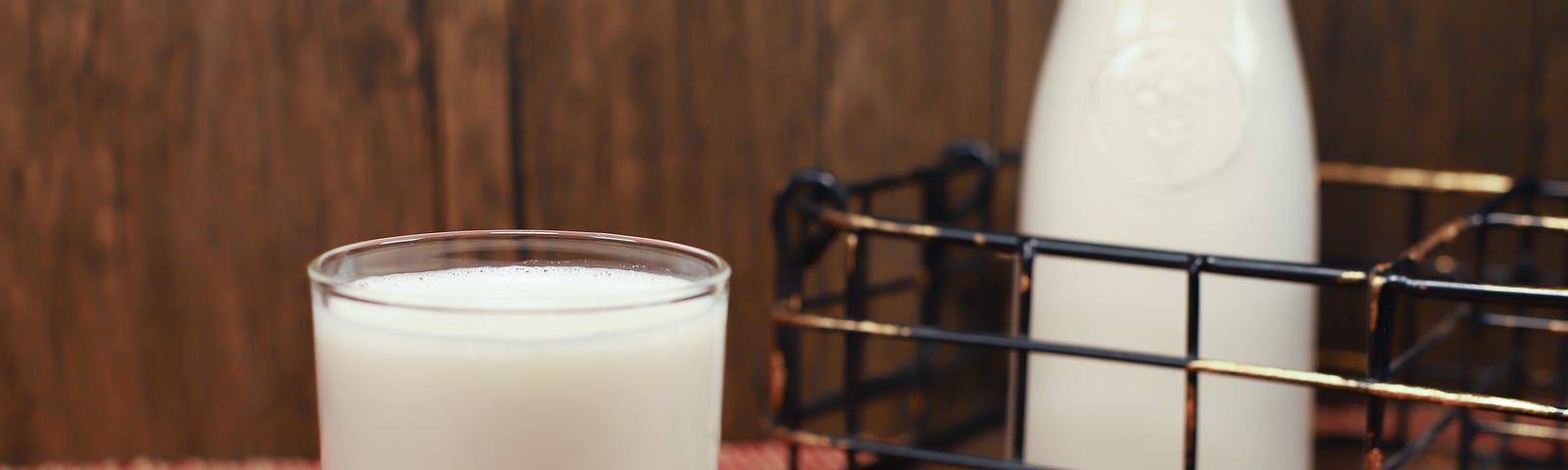 Julie Gaeta, Quick and easy homemade almond milk. Sweetened or unsweetened, healthy kitchen, nuts are beneficial in preventing obesity, lowering risk for heart disease, use in smoothies, cereal, dairy-free, vegan