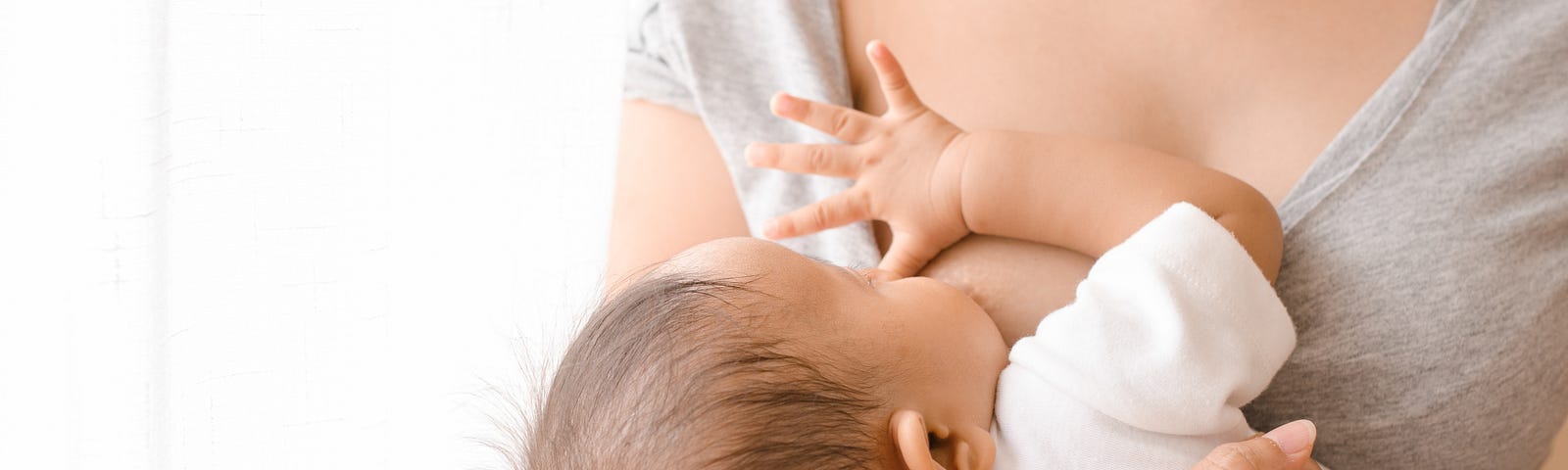 Bebeğini emziren bir anne.a mommy is breastfeeding her baby.