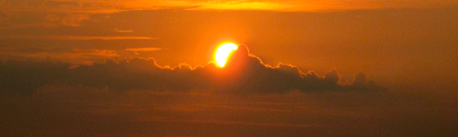 the sun setting behind clouds, golden hour, lake ripples | © pockett dessert.