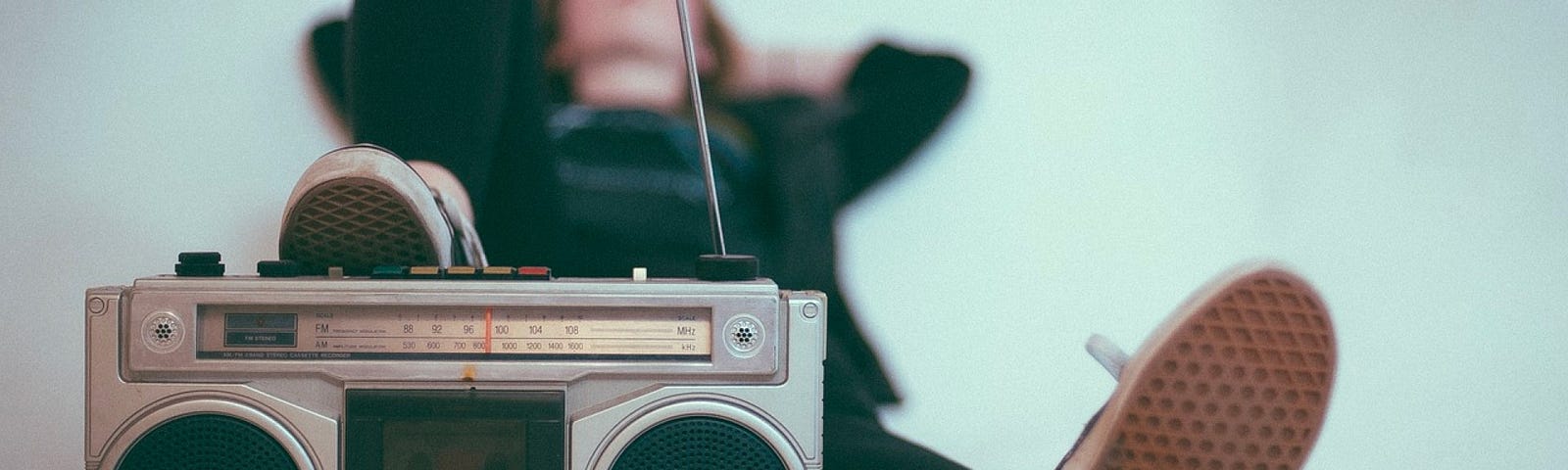 Listening to a Ghetto Blaster (photo: SnapShot via Pixaby)