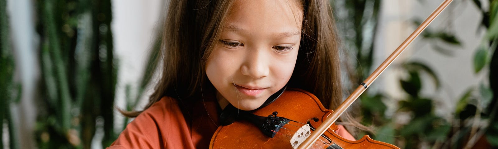 little girl playing violin