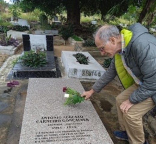 Figure 01: Jorge Manuel Carneiro Gonçalves (or simply Cheina) paying homage to his brother on the morning of June 21, 2024.