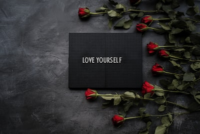 roses and “love yourself” text visualization