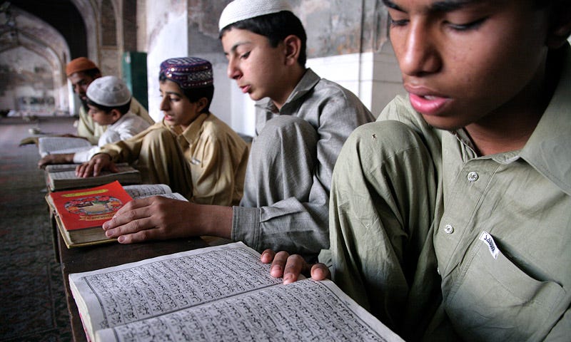 Kids memorizing the Qur’an in Pakistan Lahore