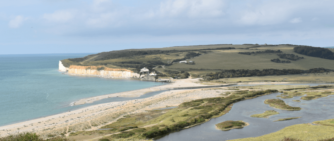 Ariel view of sandy beach and chalk cliffs by the seaside — Moral Letters to Lucilius