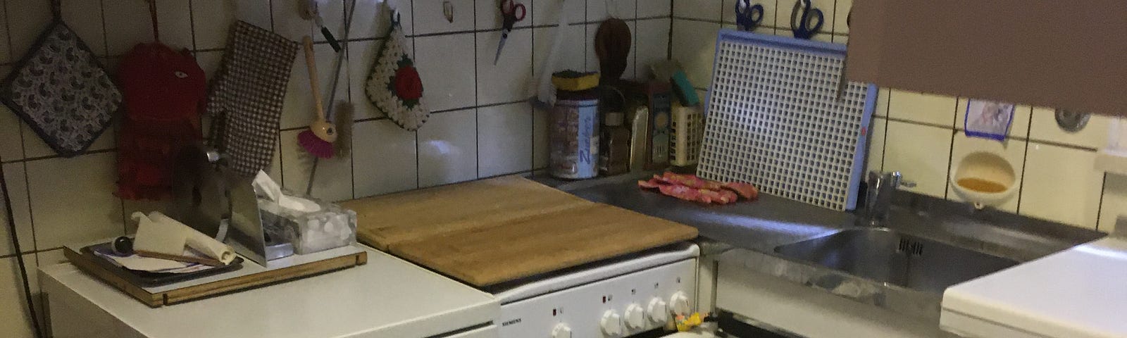 picture of an old kitchen