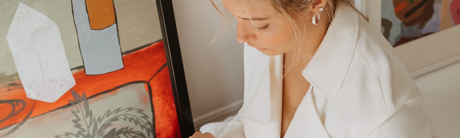 You Need to be Making Art Daily And why we all need art in our lives — article by Zara Austin. Photo shows a young blonde lady painting.