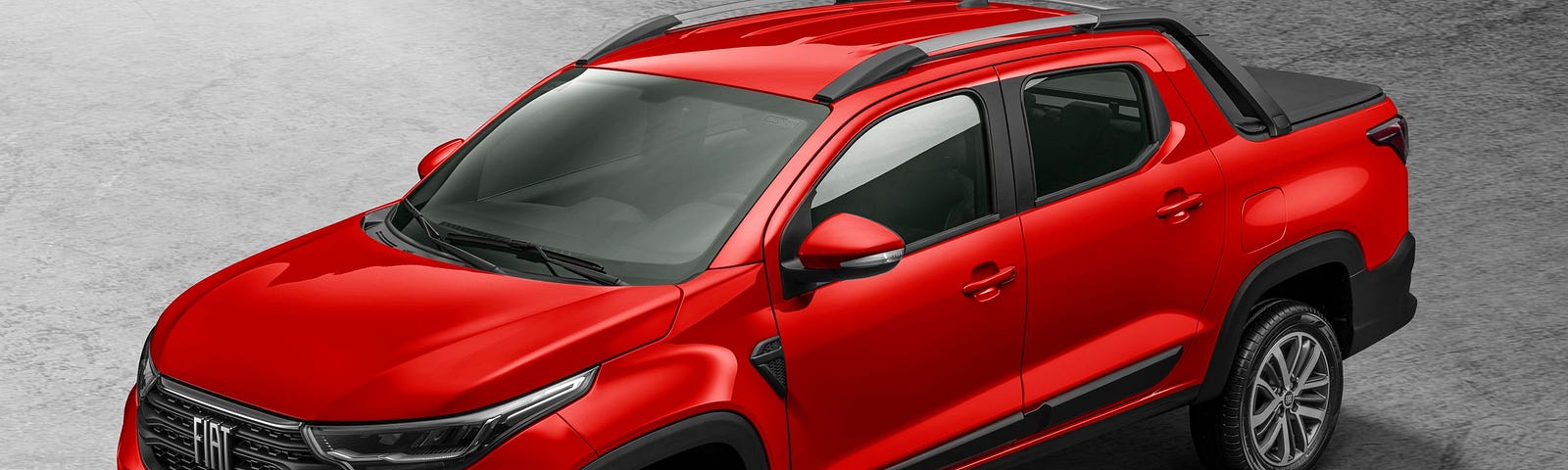 Fiat Strada Volcano 2021, na cor Vermelho Montecarlo.