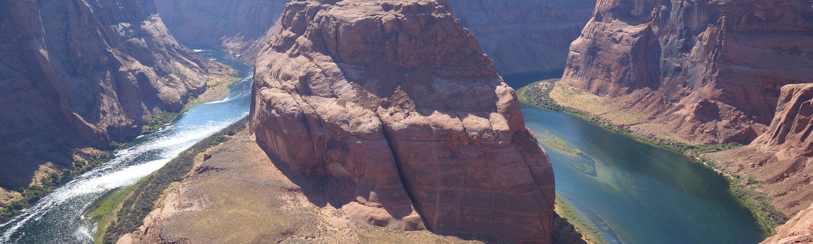 A beautiful shot of a river going around a huge rock, to form a horseshoe. Page Arizona, nature, travel, photography, hotspot