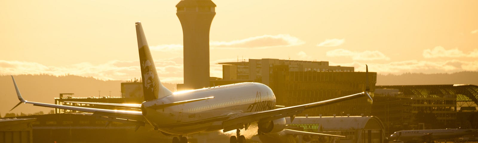 An Alaska Airlines 737–990ER landing at Portland International Airport, Ore.