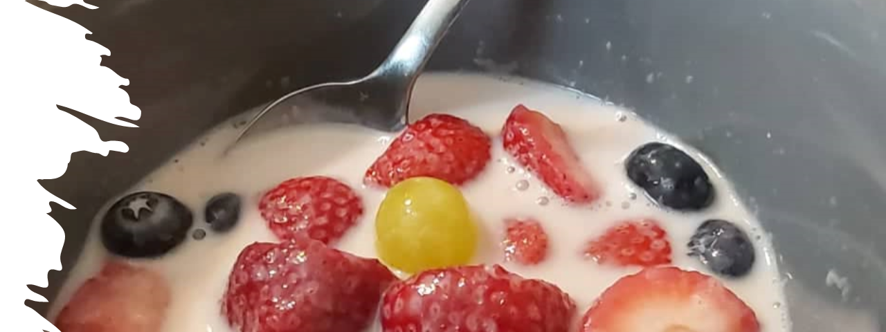 Low-carb fruits in a bowl with almond milk and Pure Via.