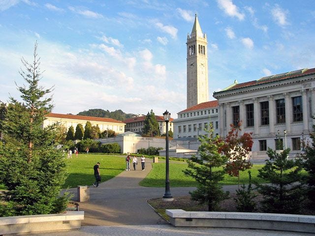 Foto do campus da UC Berkeley. Berkeley, California