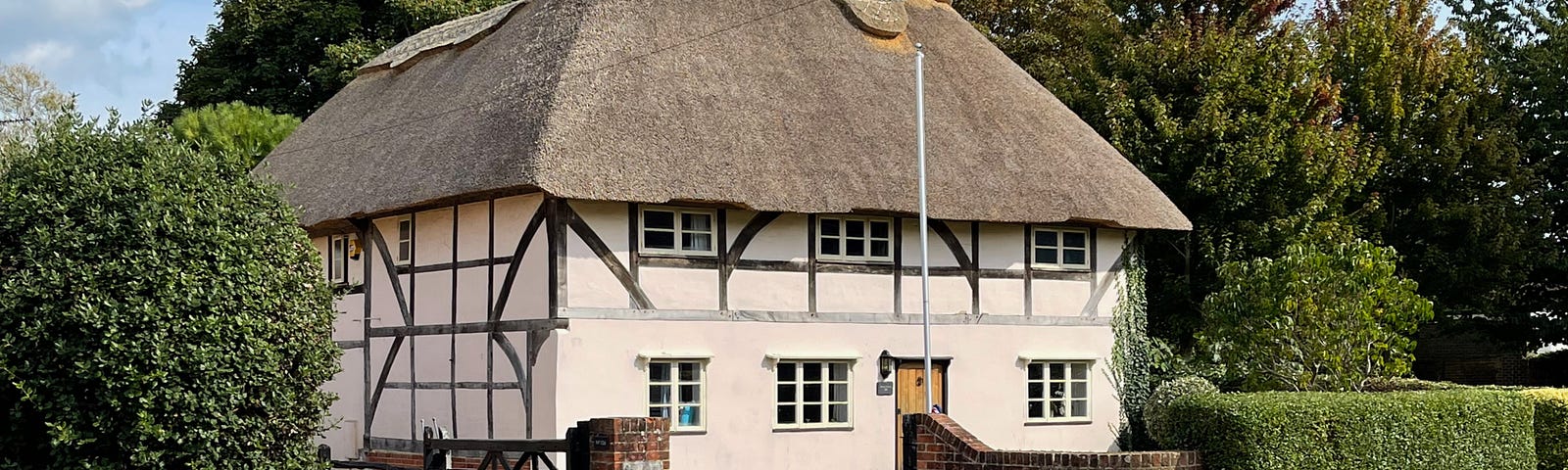 Newl thatched Phoenix Cottage, Portchester, Hampshire