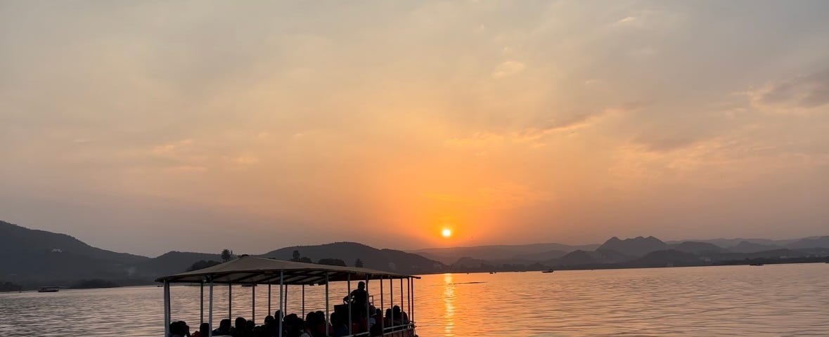 Mesmerizing sunset at Lake Pichola, Udaipur. Image by Purvi