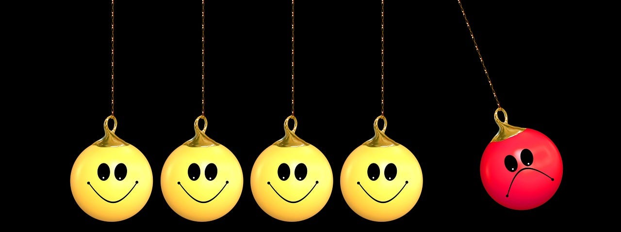 4 yellow smiley faces and 1 red unhappy and bitter face.