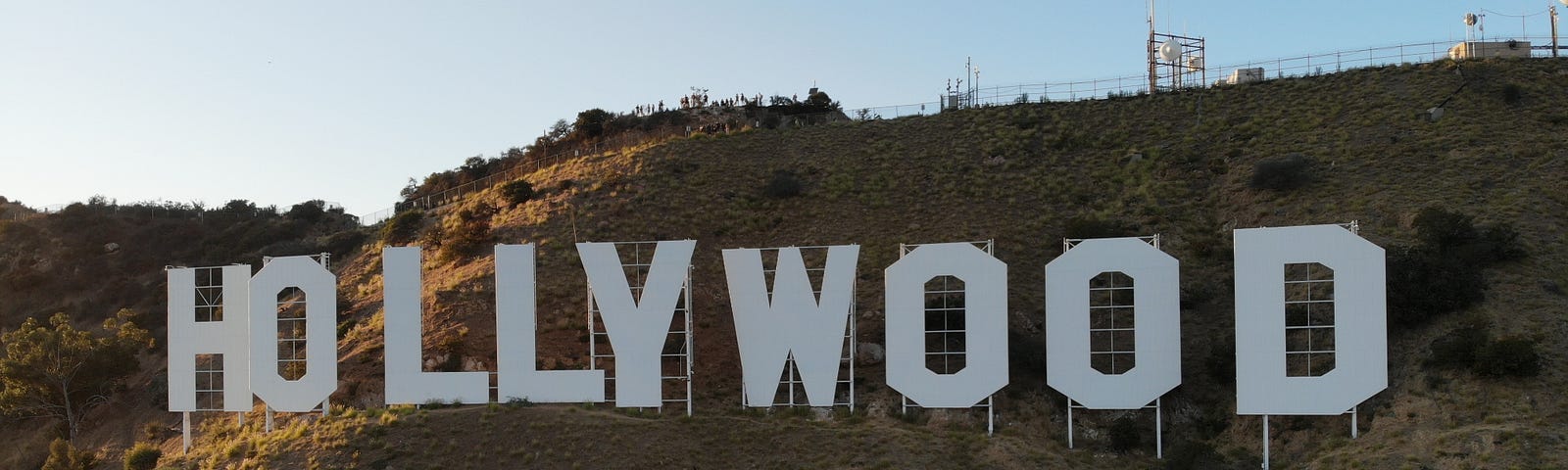 a photo of the Hollywood sign