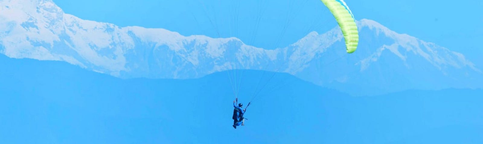 A parachute against a background of blue mountains