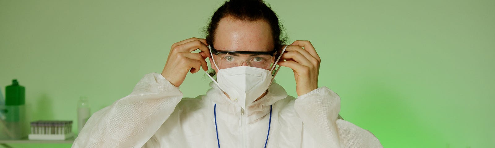 Man with a mask and glasses in the laboratory preparing to conduct an experiment