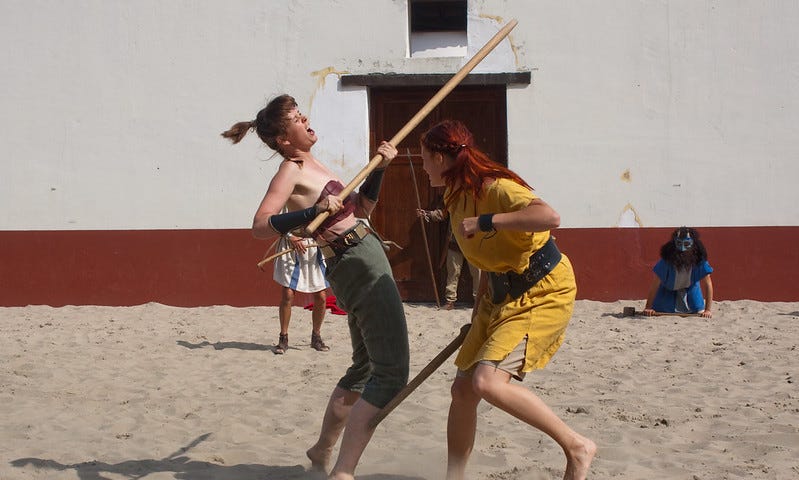 Gladiatrix fighting