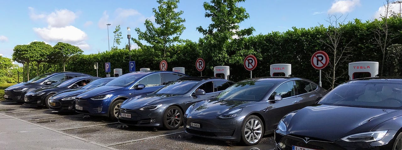 IMAGE: Several Teslas parked in a supercharger