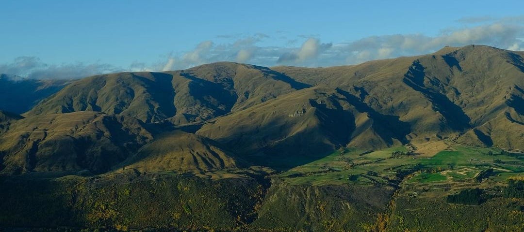 A mountainous landscape with blue skies taken in Queenstown, New Zealand