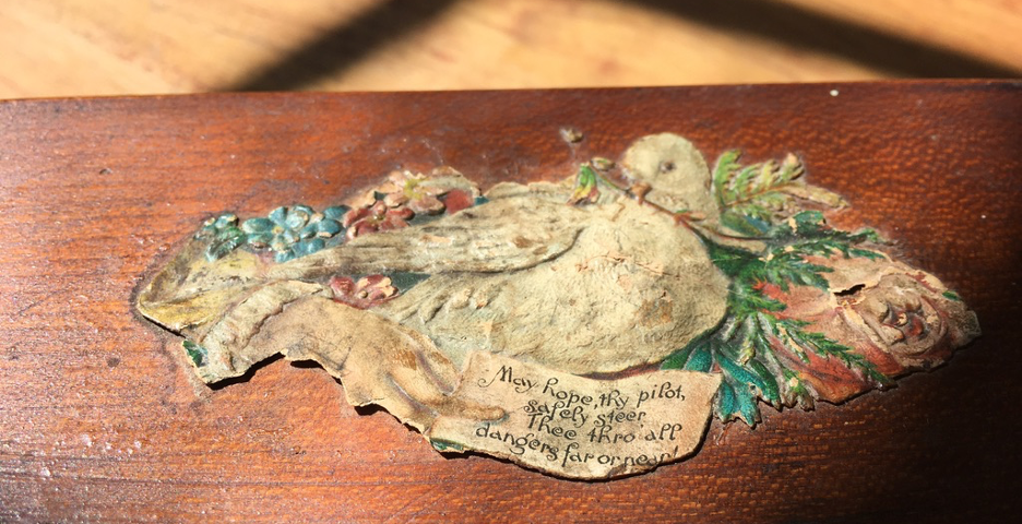 photo of a decoration on a wooden box