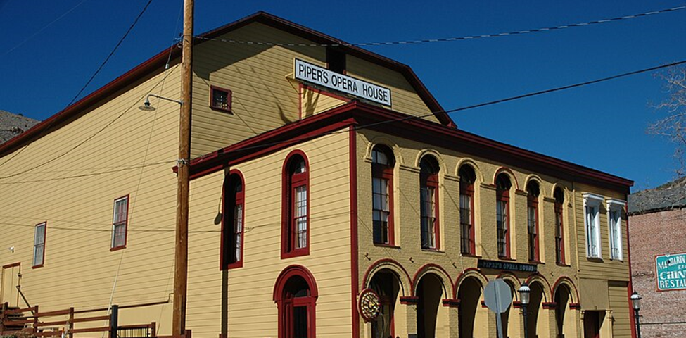 English: Pipers Opera House (built 1885) — in Virginia City, Nevada. Author Vivaverdi. This file is licensed under the Creative Commons Attribution 3.0 Unported license. https://en.wikipedia.org/wiki/File:Virginia_City-Pipers_Opera_House-1885.JPG