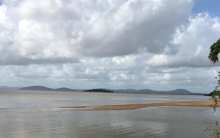 Vista do Lago Guaíba a partir da Praia das Pombas, no Parque Estadual de Itapuã.