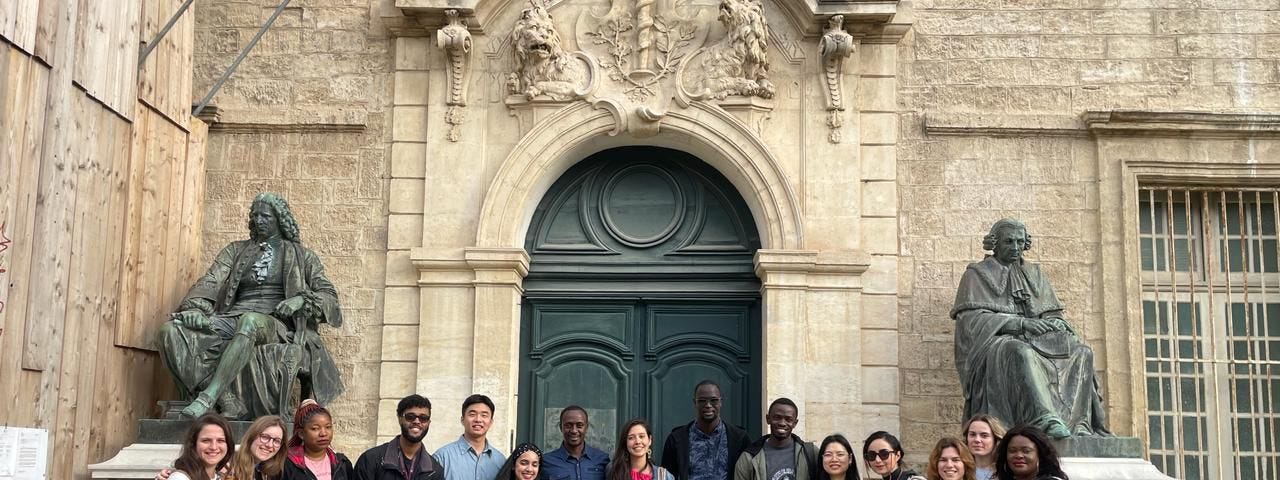 Doctoral students in front of the world’s oldest operation faculty of medicine in Montpellier